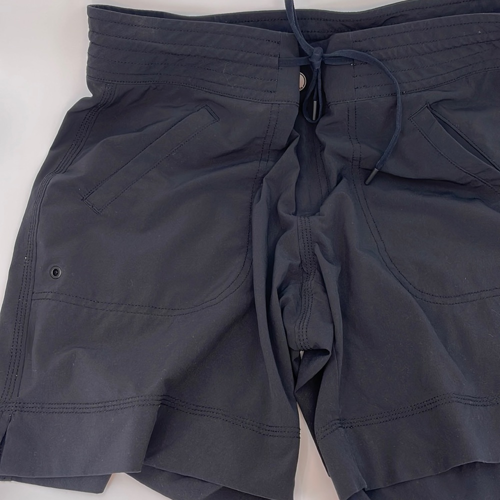 Athleta Rincon lightweight Board or Bermuda shorts EUC size 10